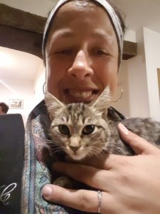 plus-size backpacker bulgaria veliko tarnovo kitten