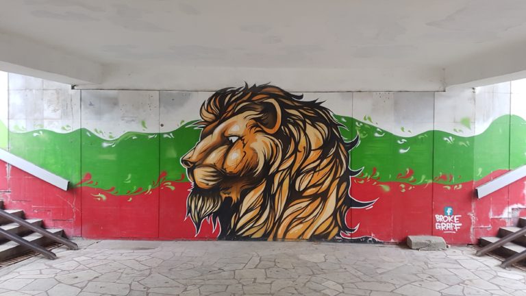 Lion painted in a route underpass